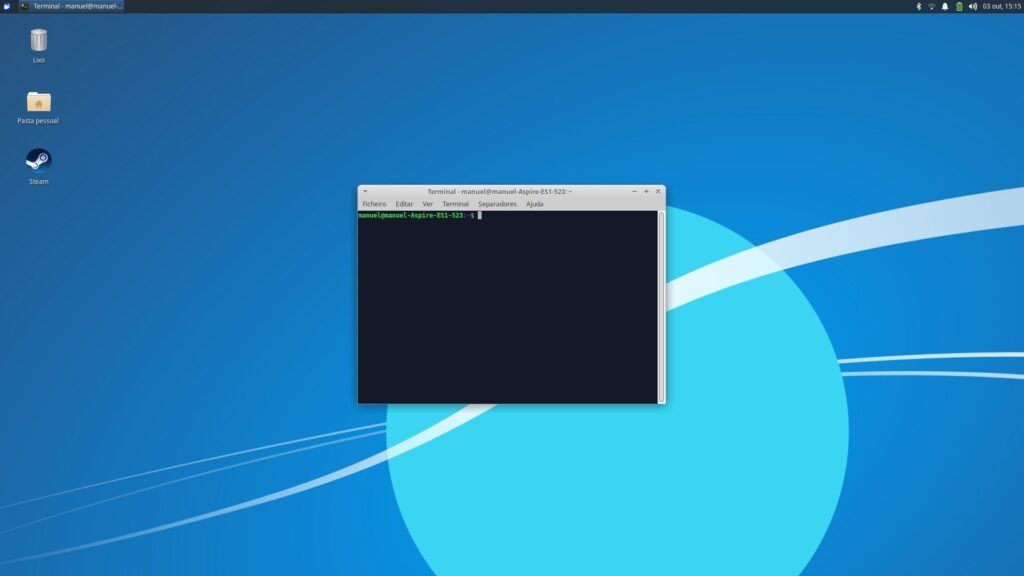 Uma imagem do ambiente de trabalho do Xubuntu com o terminal aberto.