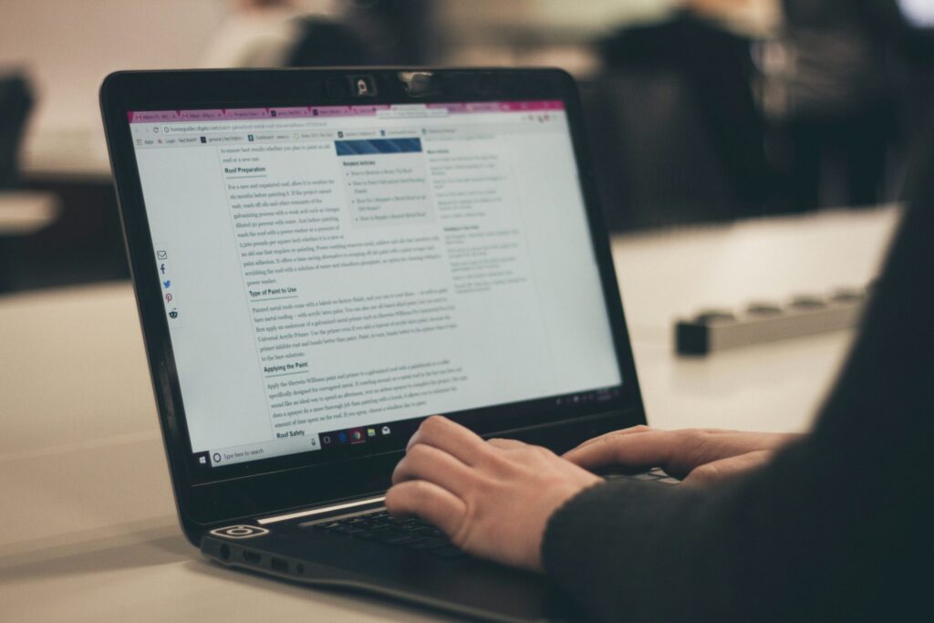 Uma imagem do artigo Como criar um blog em 2025: Guia completo para começar do zero. Foto de Kenny Eliason na Unsplash.