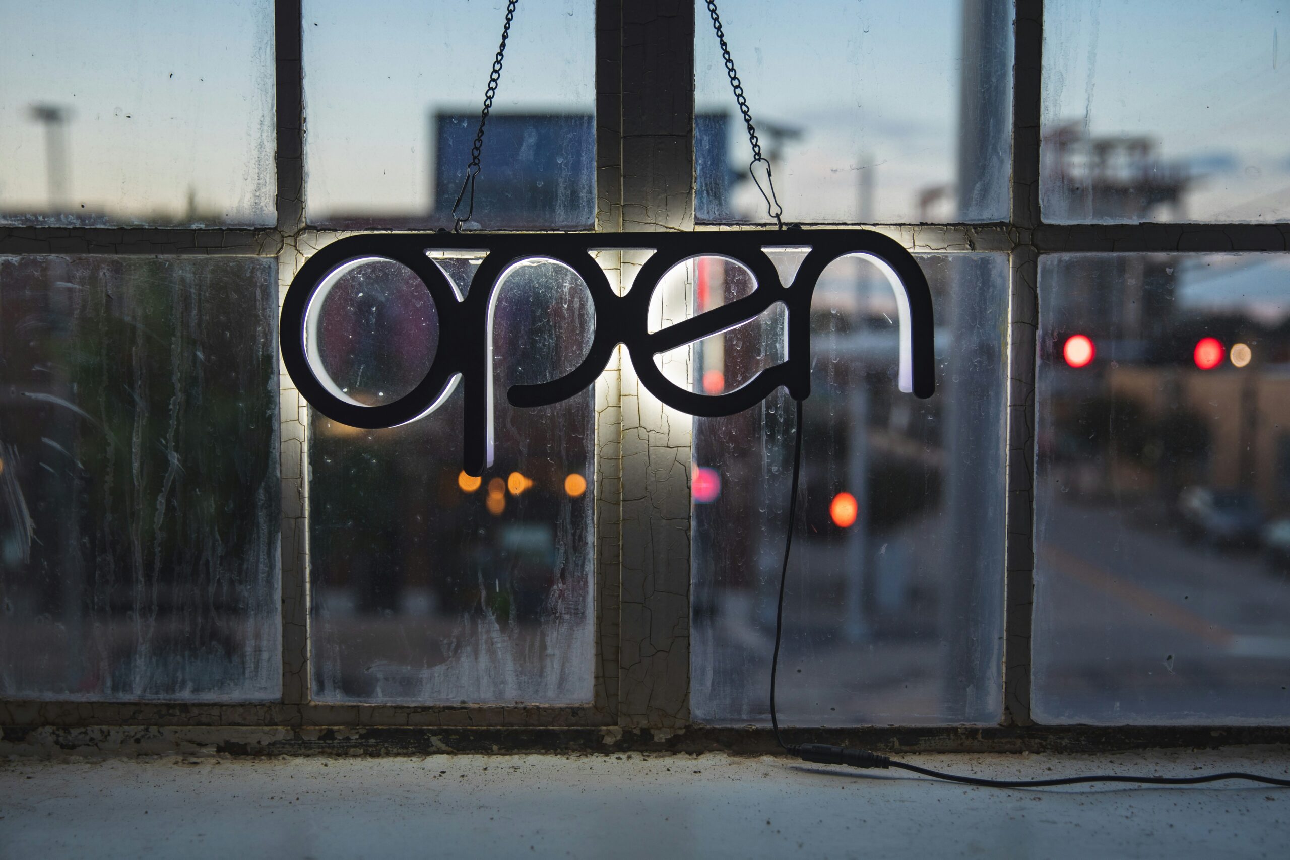 Uma imagem que representa o código aberto ou Open Source. Foto de Luke Southern na Unsplash.