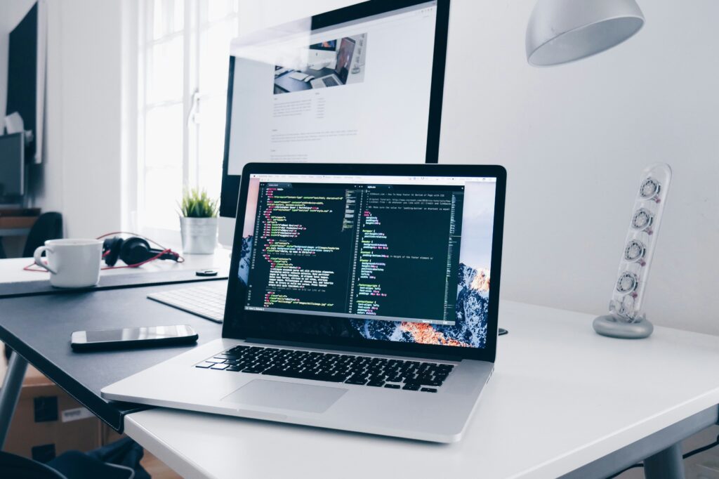 Foto de Christopher Gower na Unsplash